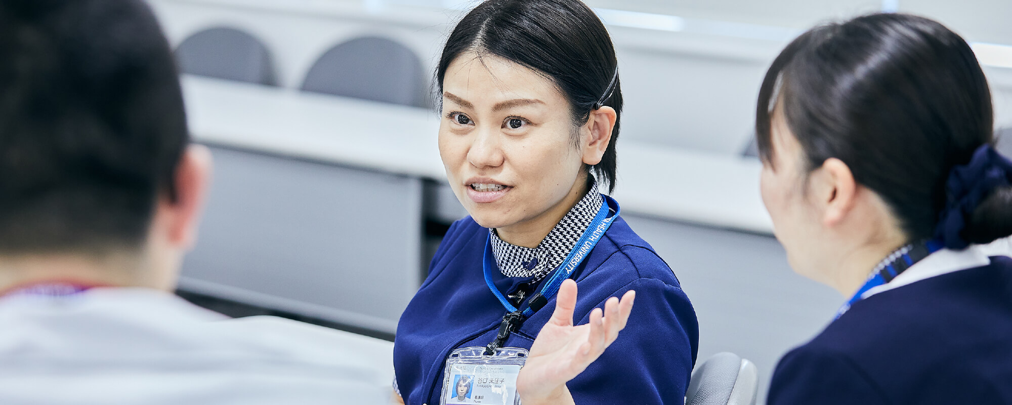 谷口 未佳子さんが会話している様子