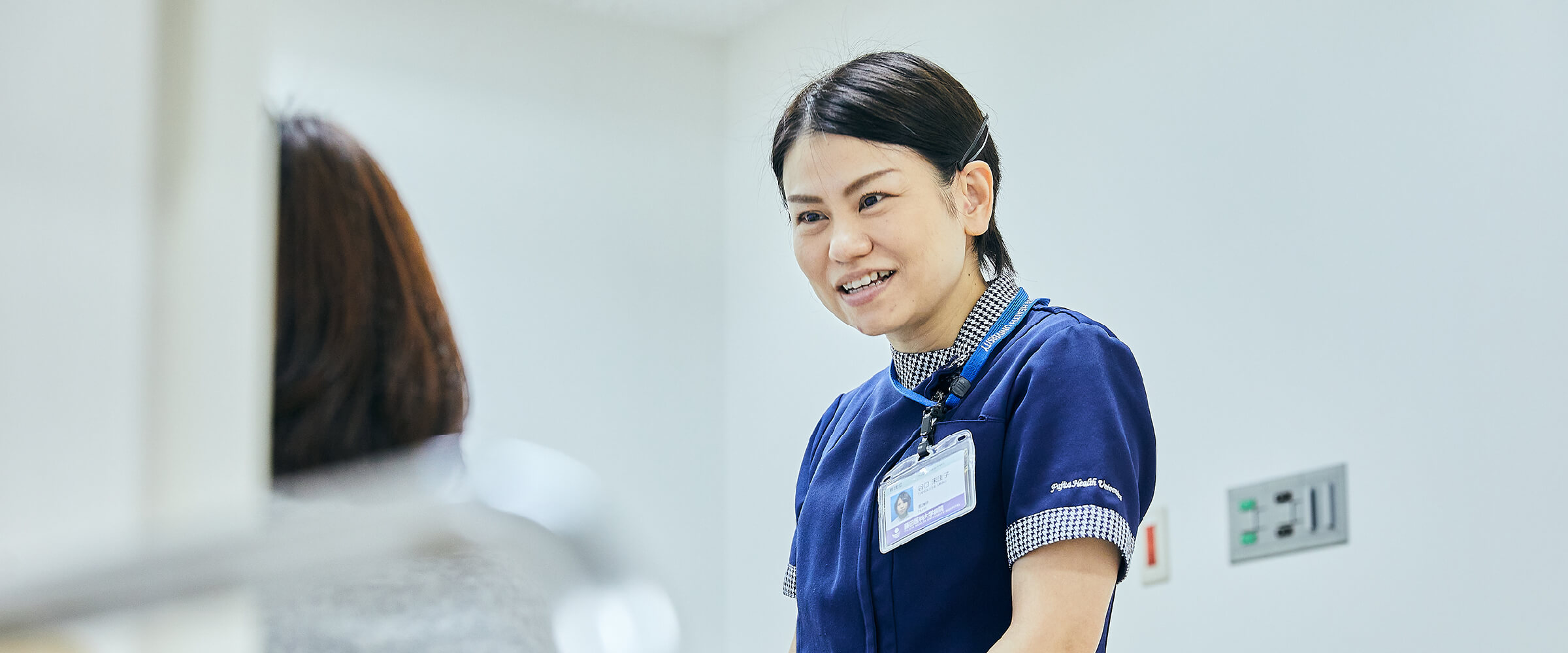 谷口 未佳子さんが患者に対応している様子